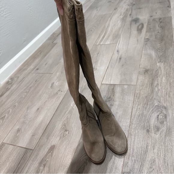 *HOST PICK*💝💝Vince Camuto Taupe Boot - Picture 6 of 9